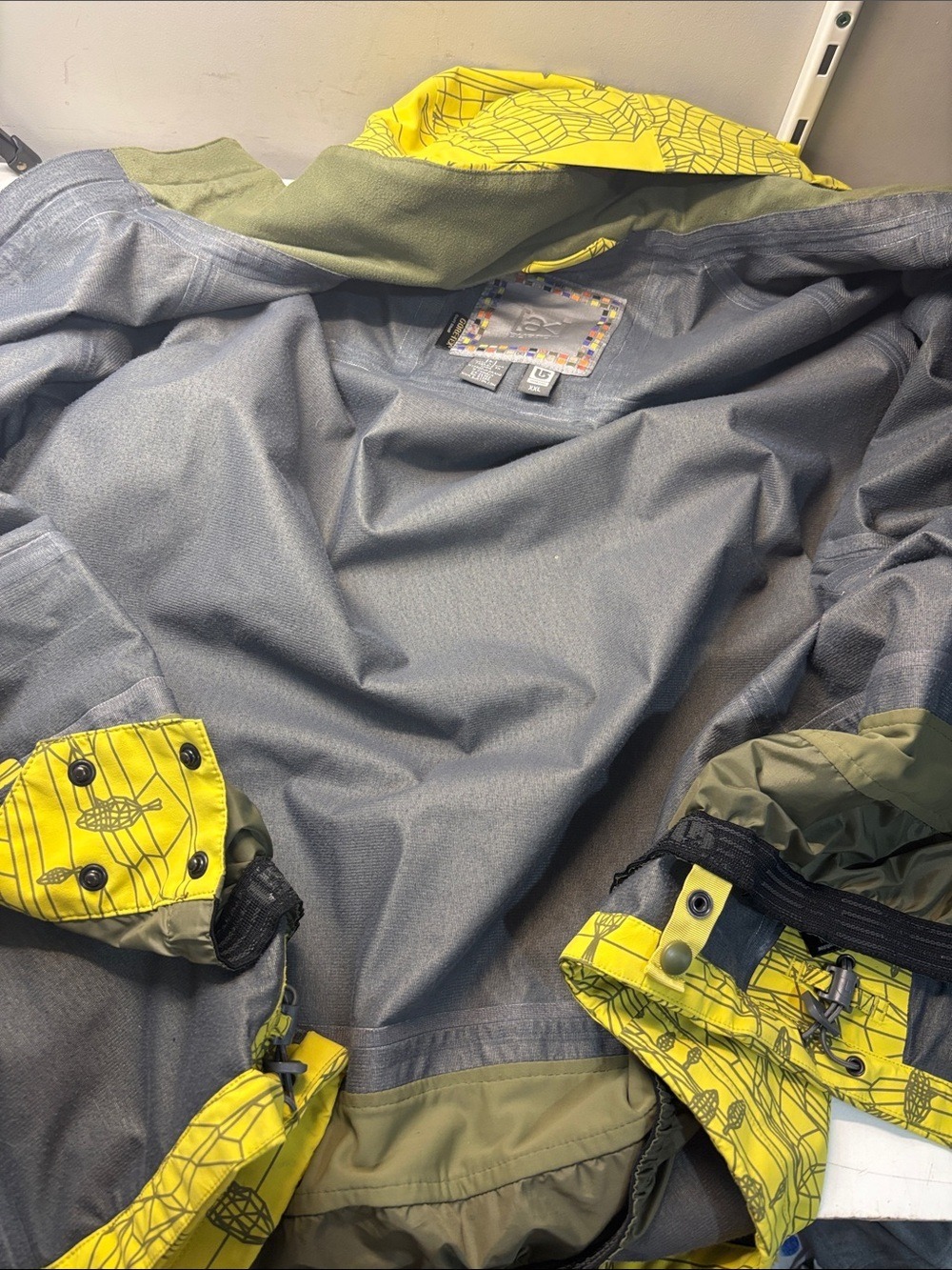 Burton AK 3L Sqwawk Softshell Yellow Printed Jacket, size XXL - Picture 11 of 16